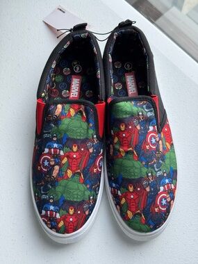 MARVEL Men's Avengers Slip On Sneakers Shoes Size 9 NEW